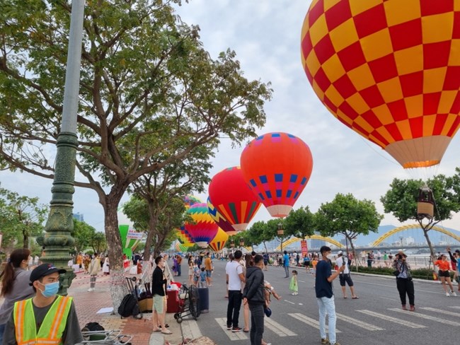 Đà Nẵng tổ chức ngày hội khinh khí cầu chào mừng mở lại đường bay quốc tế (27/03/2022)